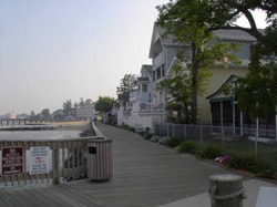 Figure 8.7 Public access along a bulkheaded shore. In North Beach, Maryland, one block of Atlantic Avenue, is a walkway along Chesapeake Bay (May 2006) [Photo source: � James G. Titus, used with permission].